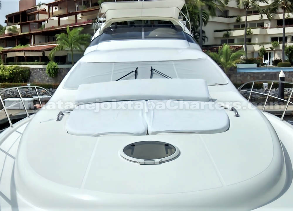 Foredeck with sunning area