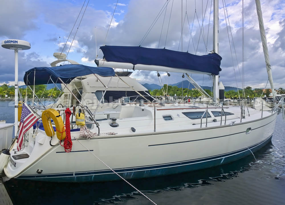 Lateral view of Jeanneau Odyssey 40